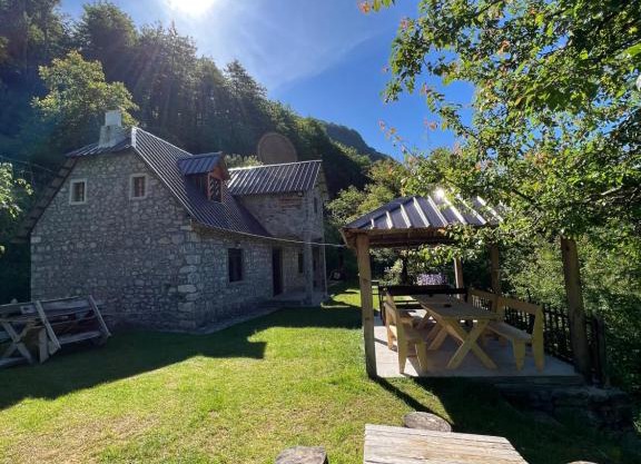 Guest House Gjelaj
