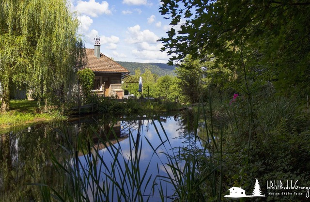 Guest house on the edge of the forest by a lake and valley views