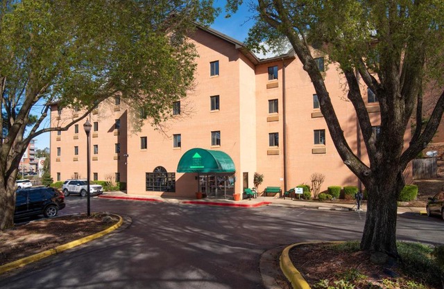 Guest Inn & Suites - Midtown Medical Center