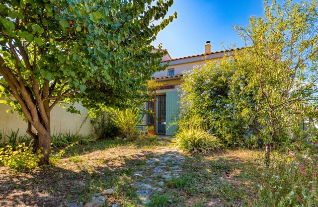 Guest Room 'Cantegrel 1st Floor for 1 to 5' with Shared Terrace, Shared Garden and Wi-Fi