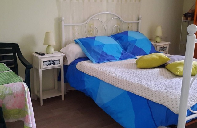 Guest Room Le Pesquit - with Shared Terrace, Communal Garden and Air Conditioning