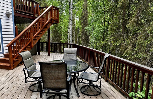 Guest Suite with Hot Tub - Edge of the Wild