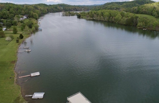 Guest suite with lake and mountain views along with lake access.