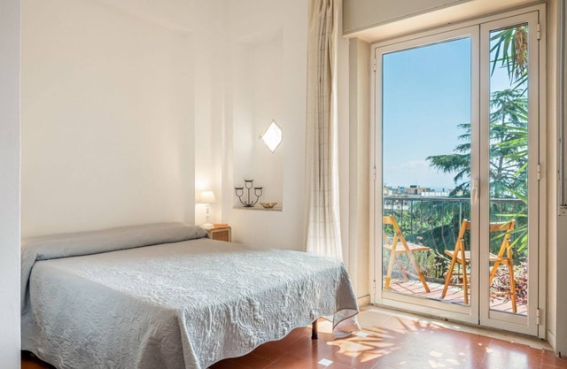 GuestHost - Bright & Lovely Apartment in Messina