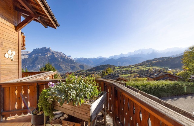 Guesthouse 'Chambre D'hôte Dans Un Chalet' with Mountain View and Wi-Fi