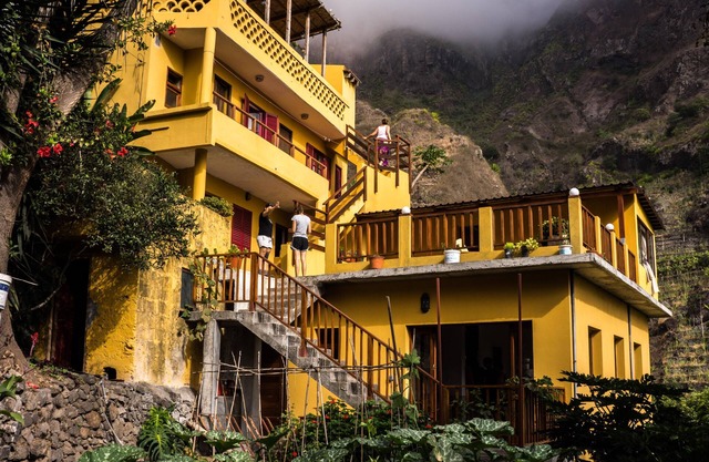 Guesthouse in the heart of the tropical valley of Paul. Hikers paradise.