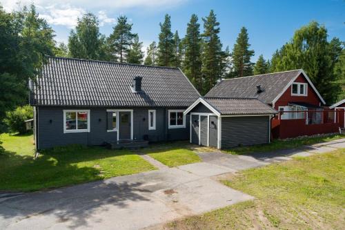 Guestly Homes - 4BR Cozy House near windfarm