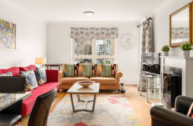 GuestReady - Print Galore with River Thames View
