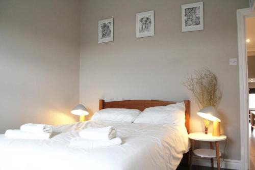 GuestReady - Quaint English Flat near Portobello