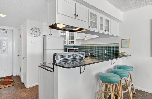 Gulfstream Condos Unit 315| Beachfront Balcony | All-Season Pool, Hot Tub