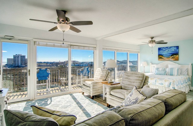 Gulfstream Condos Unit 519 | Pool & Hot Tub | Scenic Gulf-View Balcony