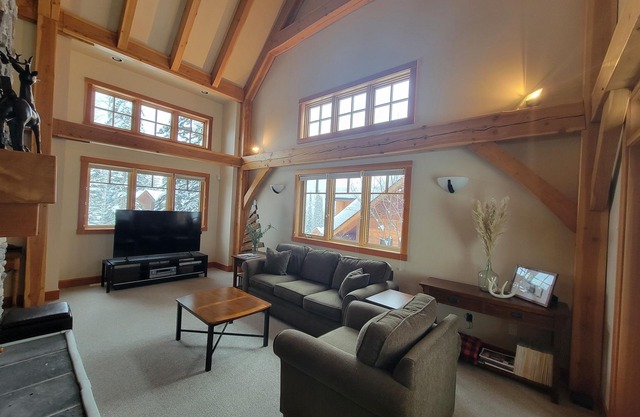 Gunners Lodge - Kicking Horse True Ski in/Ski Out