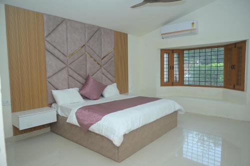 Gurgaon Farmhouse 3 BHK with Private Pool and Big Lawn