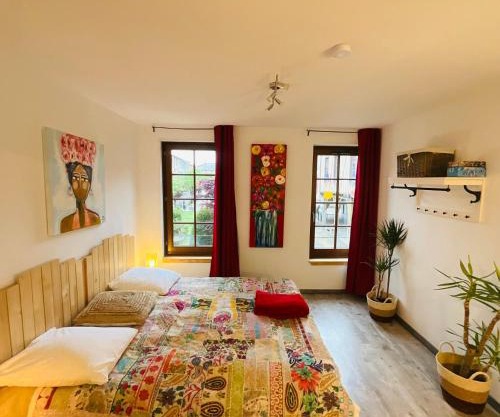 Hôte Labyrinthe lit 180 cm salle de bain, petit dej compris