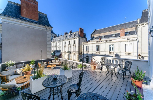Hôtel Corneille - Entrée autonome, réception en ligne -Encore Mieux