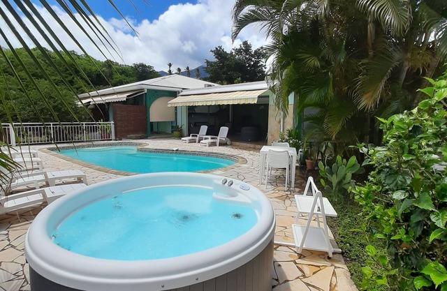 Habitation Perle Créole- Studio Le Tamaya, swimming pool, calm sea view