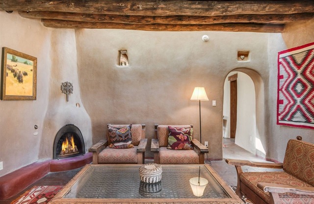 Hacienda Rose - Historic East Side Adobe
