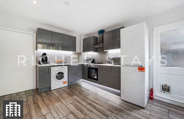 Hackney Guest Rooms | Spacious Double (RM1)