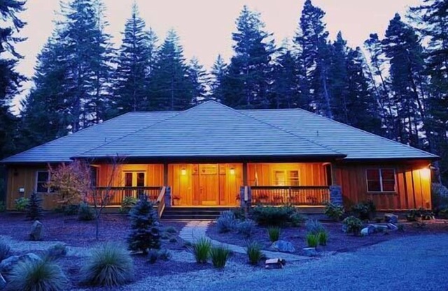 HagenHouseBandon , An Executive House Set Up For 8 Golfers Or 4 Couples.