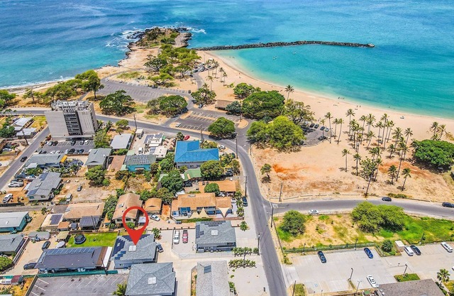 Hale Piko 2 Private Rooms & Bath: 500 ft. from beach!