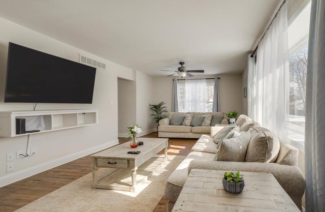 half Mi to Lake Geneva Home with Game Room