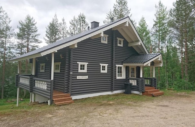 Hallanpoika mökki