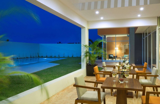 Hampton Inn & Suites by Hilton Paraiso