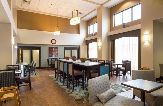 Hampton Inn & Suites Jamestown