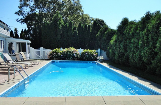 HAMPTONS RETREAT *POOL & HOT TUB*