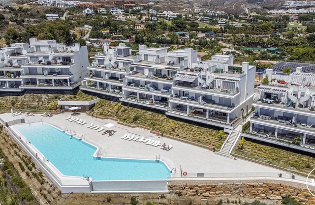 Han | Apartment with pool in Estepona