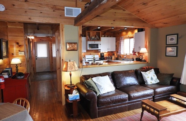 Hand-Crafted Cottage near Gore Mountain and Minerva Lake