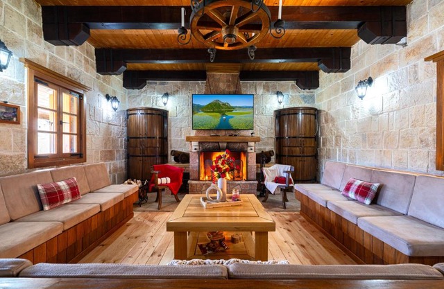 Handmade house Rijeka Crnojevica