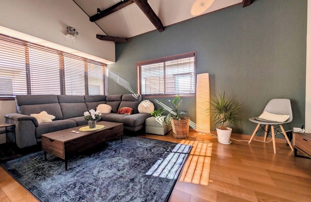 Haneda/Shinagawa beautiful 4 BRM house/w full kitchen/living and tatami-art