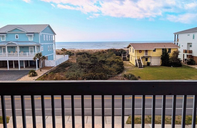 Hangin' at Holden: Ocean View, Pet-Friendly, 3BR/3BA Beach Home Steps from Sand