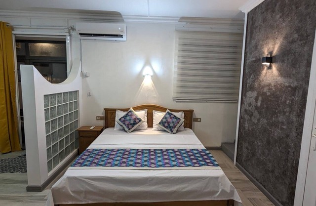 Happy House - With beautiful pool & 1 minute walk to amazing Blue Bay beach