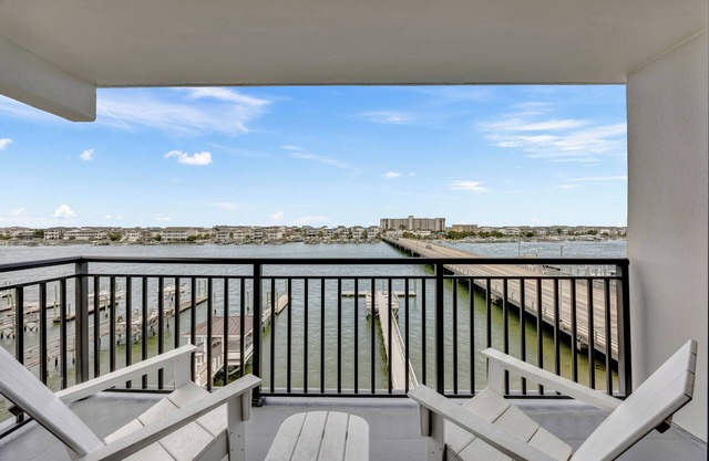 Harbor Inn 405 - Fantastic sound front condo with ocean views!