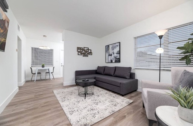 Harbordale Apartments #1 - Convenient Location!