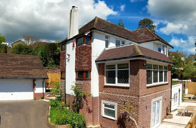 HARBOUR LIGHTS, family friendly, luxury holiday cottage in Torquay
