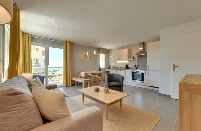 Hardelot-Plage, apartment in a luxury seafront villa 2/4 p.