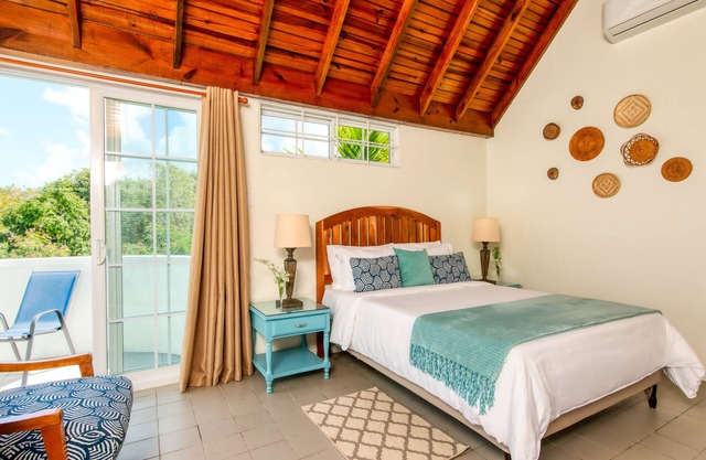 Harmony Hideaway - 2 bedroom Townhouse End Unit