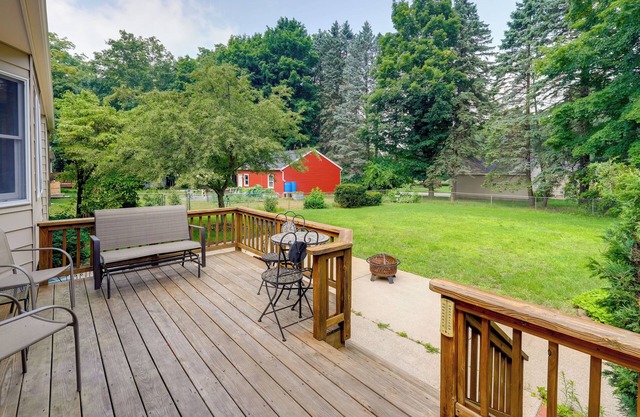 Hart Haven w/Cozy Fireplace, Deck & Grill!