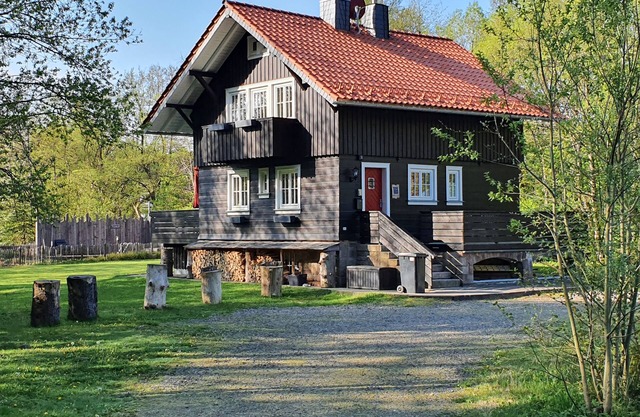 Harzer Wiesenbaude - Holiday home with sauna and hot tub in a secluded location.