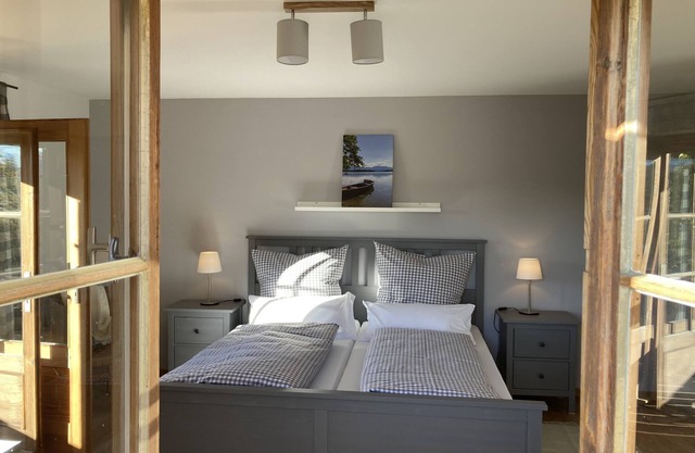 Haus Klara - lakeside living with private bathing area and rowing boat hire