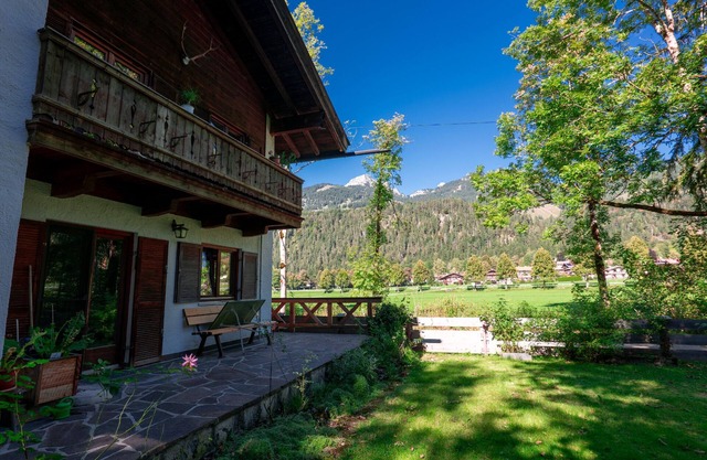 Haus Luise - Cozy vacation apartment with mountain views