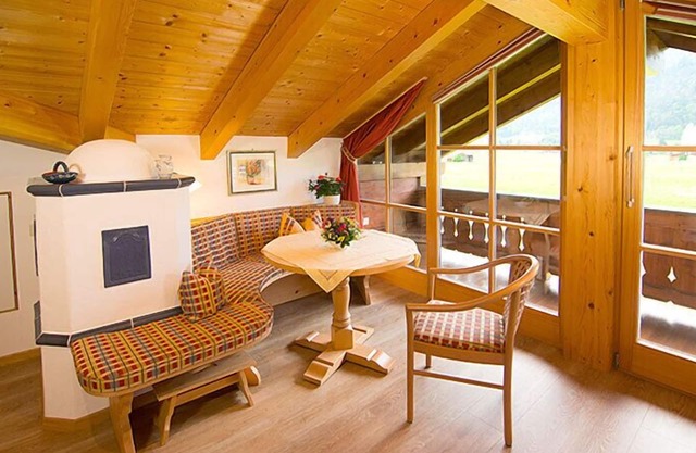 Hausberg Zwei-Raum-Ferienwohnung, 46m², 2 Balkone, Sichtdachstuhl, Panoramafenster