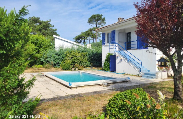 Haut de Villa+jardin Montalivet 4 Couchages+piscine à 850m Océan/350m du Marché