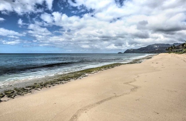 Hawaiian Beachfront House w/ Yard, Lanai & Views!