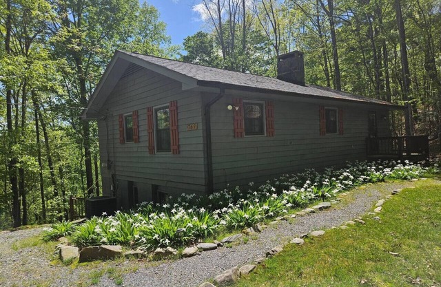 Hawk Ridge Haven | Sleeps 4 | Hiking | Fishing |Community Pool|FIBER Wifi