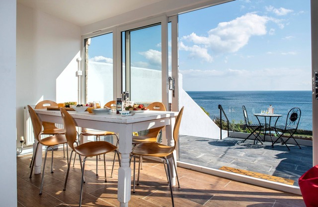 Hawkins - A Coastal Cottage with Hot Tub & Stunning Views