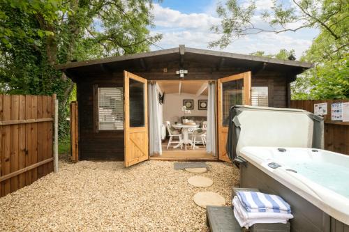 Hazel - Connect to the Nature in the Hot tub